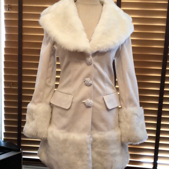 Jackets & Blazers - New, Beautiful Warm Winter Coat